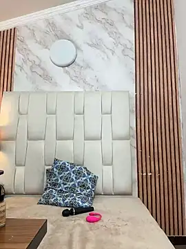 Emily Trujillo online show from 11/18/25, 07:06