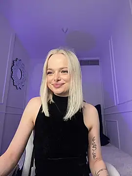 Snapshot of horny_blondiee chatting on 03/22/25, 11:32 horny blondiee online show from 03/22/25, 11:32