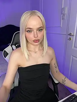 Snapshot of horny_blondiee chatting on 03/19/25, 06:34 horny blondiee online show from 03/19/25, 06:34