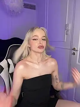 Snapshot of horny_blondiee chatting on 03/21/25, 05:02 horny blondiee online show from 03/21/25, 05:02