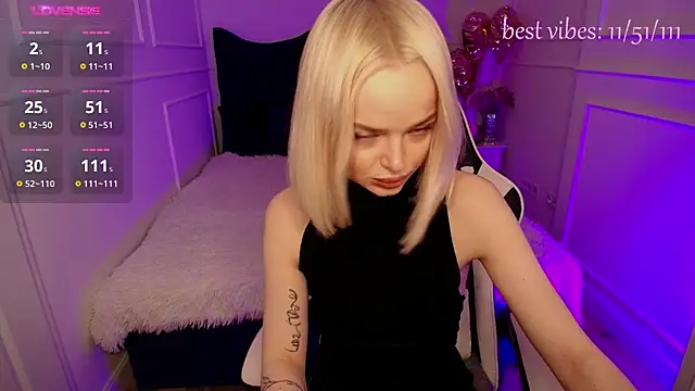 Snapshot of horny_blondiee chatting on 02/19/25, 08:12 horny blondiee online show from 02/19/25, 08:12