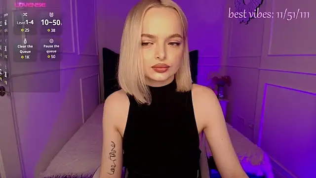 Snapshot of horny_blondiee chatting on 02/27/25, 08:46 horny blondiee online show from 02/27/25, 08:46