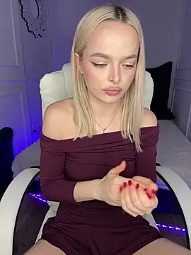 horny blondiee online show from 12/15/25, 03:18