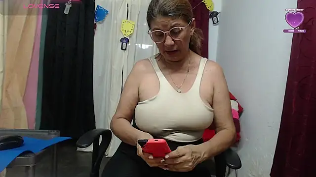 Snapshot of Aranza-Queen chatting on 06/29/26, 07:13 Aranza-Queen online show from 06/29/26, 07:13