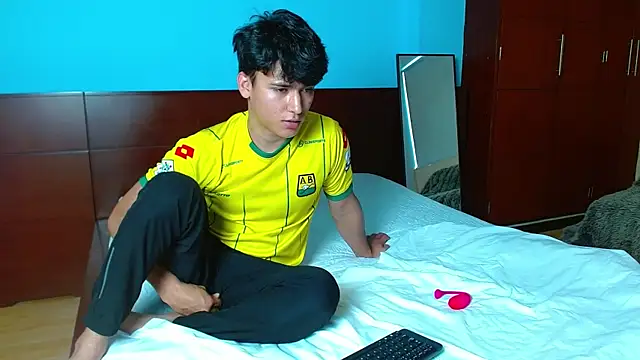 LiamEvans 0 online show from 02/11/25, 07:48