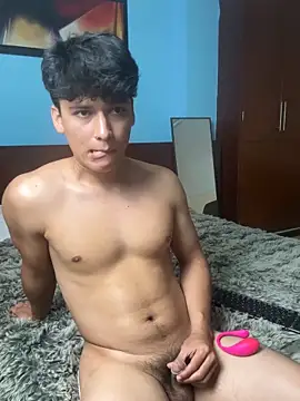 LiamEvans 0 online show from 02/04/25, 10:34