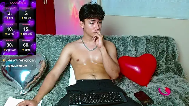 LiamEvans 0 online show from 02/15/25, 10:42