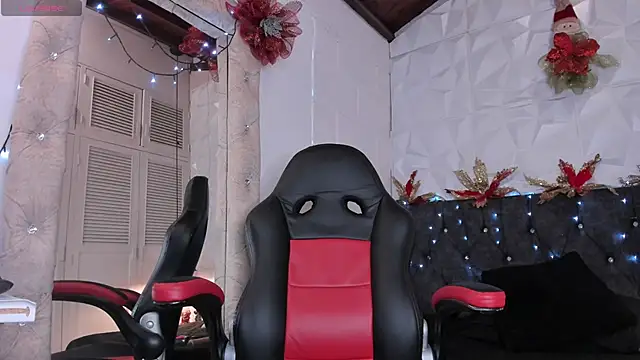 Snapshot of Emma_dl2 chatting on 12/15/25, 05:30 Emma dl2 online show from 12/15/25, 05:30