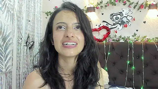 Snapshot of HottCandy21 chatting on 02/20/25, 01:36 HottCandy21 online show from 02/20/25, 01:36
