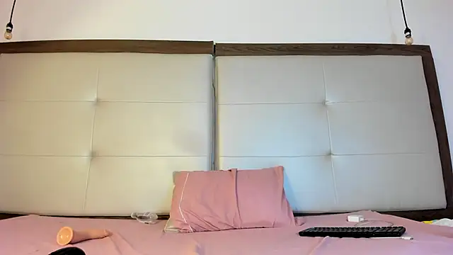 Snapshot of Alisson_Freckles chatting on 02/07/25, 03:45 Alisson Freckles online show from 02/07/25, 03:45