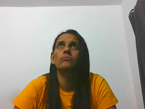 latinbrunettet online show from 04/15/26, 02:10