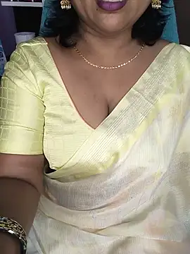 Snapshot of honey-sexy chatting on 06/18/26, 07:51 honey-sexy online show from 06/18/26, 07:51
