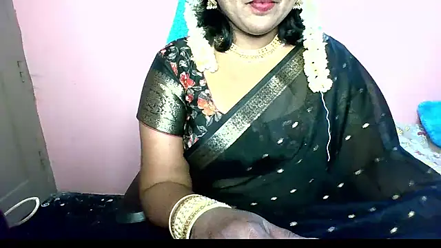 Snapshot of honey-sexy chatting on 07/18/26, 08:56 honey-sexy online show from 07/18/26, 08:56