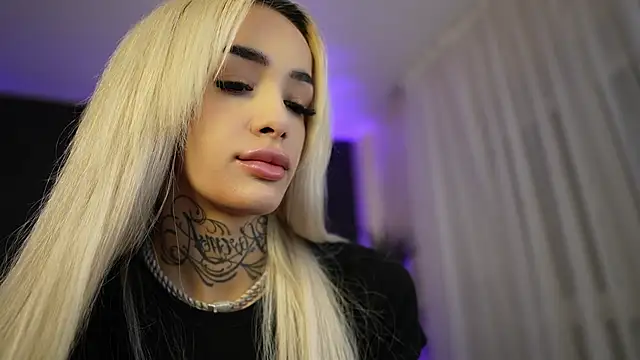 Snapshot of blondie_muller chatting on 04/01/26, 07:55 blondie muller online show from 04/01/26, 07:55