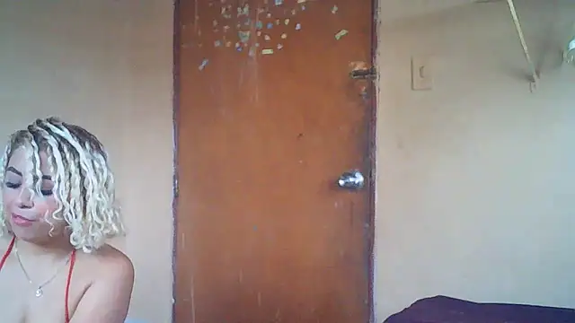Snapshot of Lucy_White__ chatting on 03/08/26, 07:17 Lucy White online show from 03/08/26, 07:17