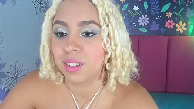 Lucy White   online show from 10/07/25, 08:10