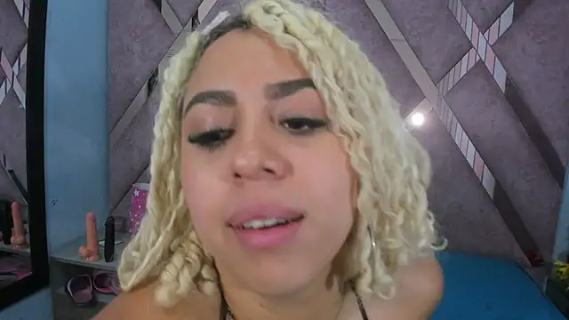 Lucy White   online show from 11/01/25, 08:36