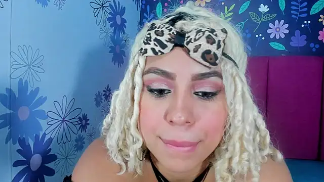 Lucy White   online show from 10/17/25, 08:54