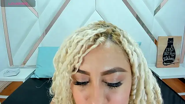 Lucy White   online show from 11/29/25, 08:09