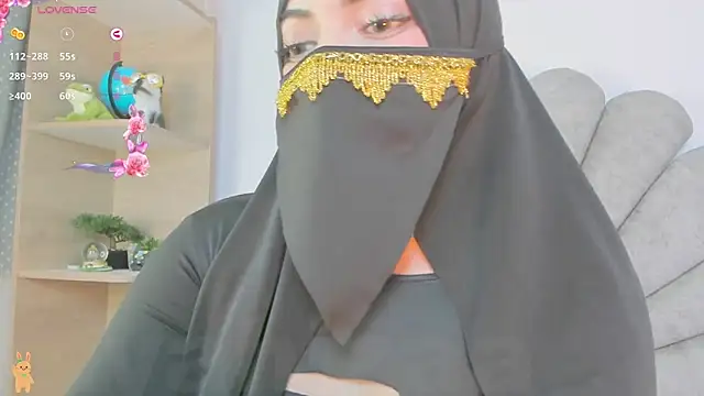 Snapshot of Amaltea chatting on 12/20/25, 04:37 Amaltea online show from 12/20/25, 04:37