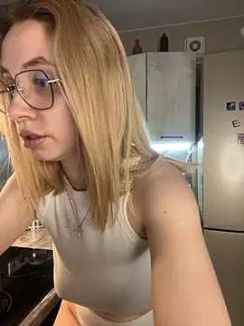 Kitty Katrine online show from 12/18/25, 03:05