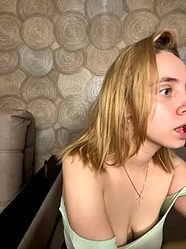 Kitty Katrine online show from 10/28/25, 12:04