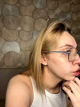 Kitty Katrine online show from 12/18/25, 02:27