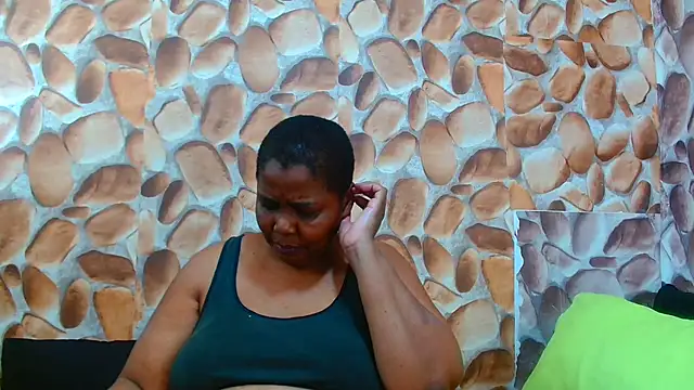 Snapshot of AfricanBigAssxx98 chatting on 10/05/25, 11:12 AfricanBigAssxx98 online show from 10/05/25, 11:12
