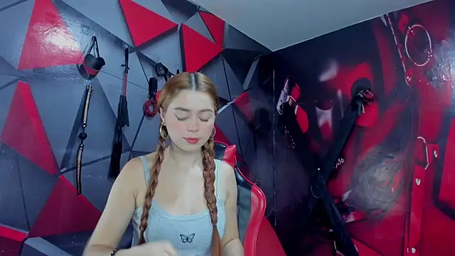 Hana and Zeta online show from 12/14/25, 12:22