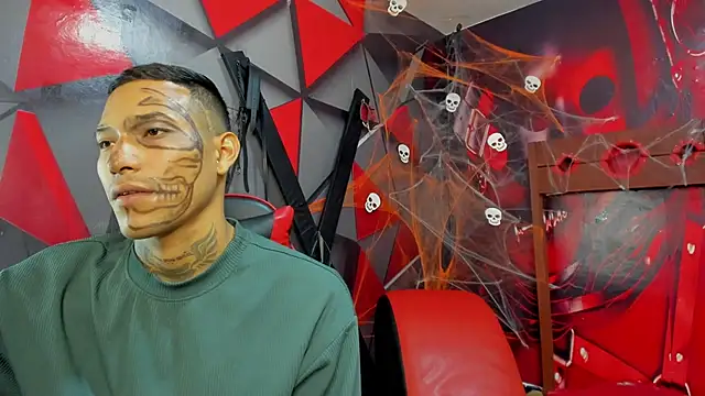 Hana and Zeta online show from 10/31/25, 12:35