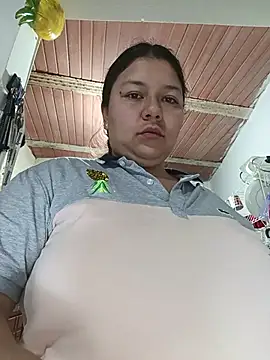 Snapshot of ZuriandAlex chatting on 02/01/26, 10:46 ZuriandAlex online show from 02/01/26, 10:46