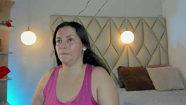 Snapshot of angelswets chatting on 06/05/26, 02:01 angelswets online show from 06/05/26, 02:01