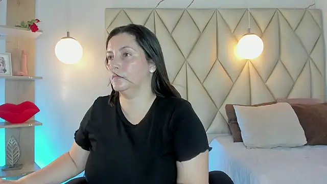 Snapshot of angelswets chatting on 06/04/26, 02:00 angelswets online show from 06/04/26, 02:00