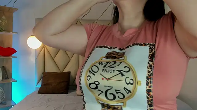 Snapshot of angelswets chatting on 07/12/26, 01:45 angelswets online show from 07/12/26, 01:45