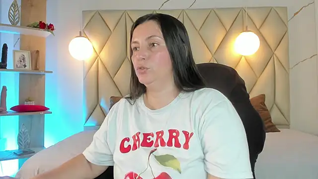 Snapshot of angelswets chatting on 06/19/26, 02:23 angelswets online show from 06/19/26, 02:23