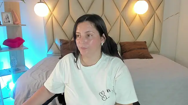 Snapshot of angelswets chatting on 06/20/26, 02:00 angelswets online show from 06/20/26, 02:00