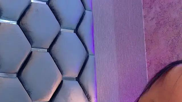 Snapshot of VanessaGlenn chatting on 07/06/26, 12:23 VanessaGlenn online show from 07/06/26, 12:23