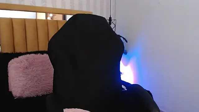 pettit courtny online show from 11/04/25, 09:29