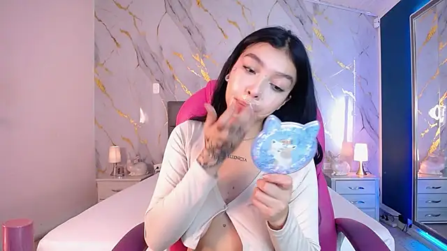 Snapshot of pettit_courtny chatting on 03/05/25, 07:49 pettit courtny online show from 03/05/25, 07:49