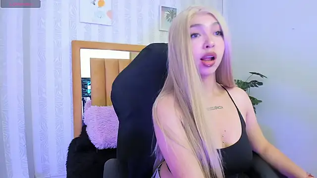 Snapshot of pettit_courtny chatting on 10/13/25, 08:10 pettit courtny online show from 10/13/25, 08:10