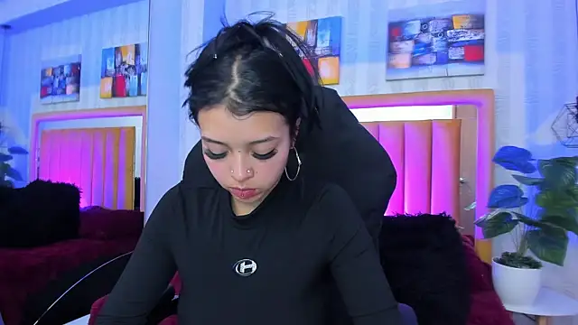 pettit courtny online show from 12/04/25, 08:08