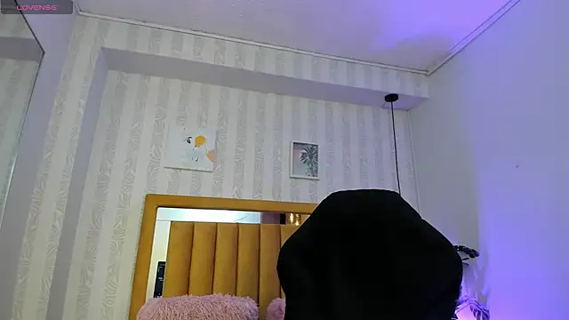 Snapshot of pettit_courtny chatting on 09/24/25, 08:37 pettit courtny online show from 09/24/25, 08:37