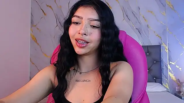 Snapshot of pettit_courtny chatting on 02/28/25, 08:07 pettit courtny online show from 02/28/25, 08:07