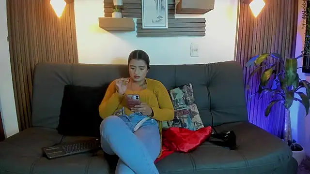 Snapshot of karla_999 chatting on 10/04/25, 02:02 karla 999 online show from 10/04/25, 02:02
