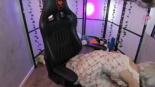 TaylorLunar online show from 10/12/25, 01:12