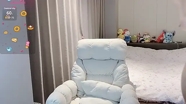 qiqi-666 online show from 09/18/25, 11:02