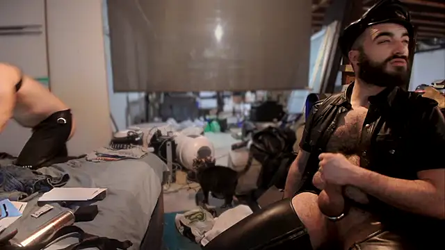 Snapshot of leatherpupmtl chatting on 12/16/24, 09:14 leatherpupmtl online show from 12/16/24, 09:14