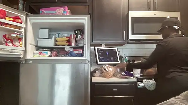 AveryJ99 online show from 04/11/26, 02:43