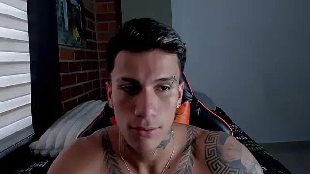 pettergrey1 online show from 11/06/25, 09:41