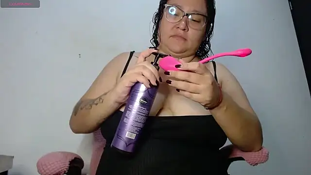 CinnamonCookiez online show from 11/15/25, 04:05